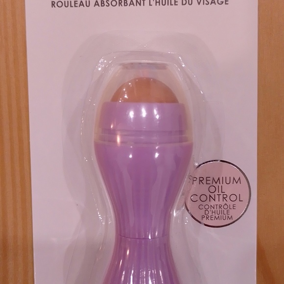 $5 Must-Have Beauty Facial Oil Absorbing Roller - Picture 4 of 7